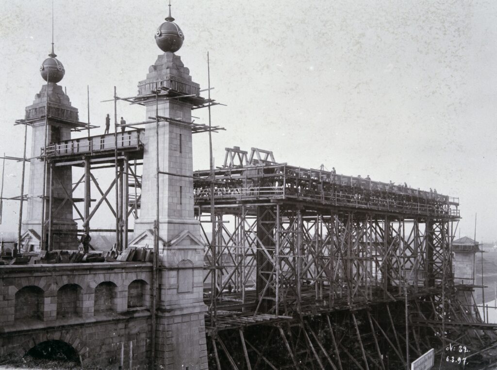 Ein Meisterwerk der Technik: Das Schiffshebewerk Henrichenburg im Bau, 1897. Foto: LWL